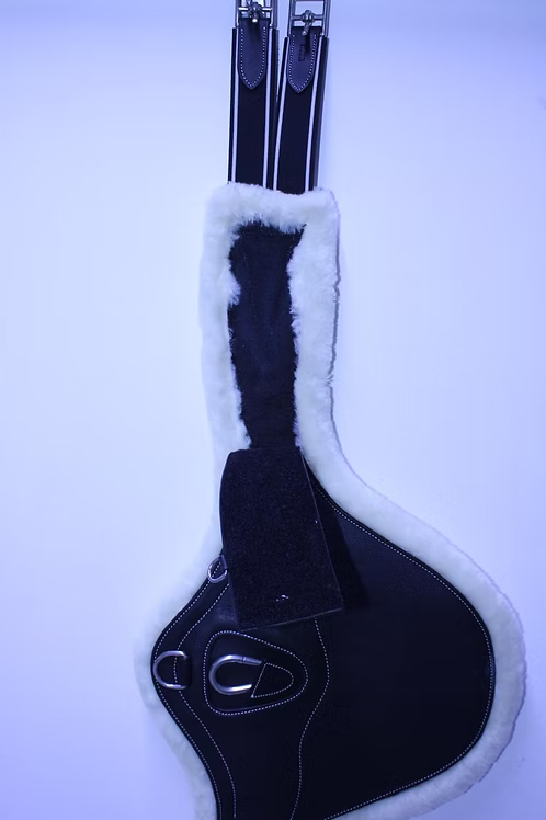 Syriana Leather Stud Girth With Removable Fur