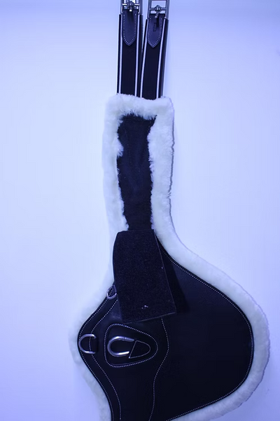 Syriana Leather Stud Girth With Removable Fur