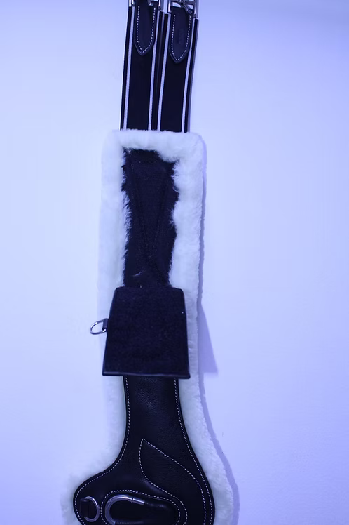 Syriana Leather Girth With Removable Fur